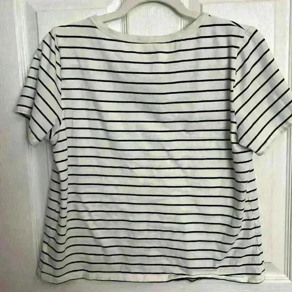Old Navy everywear white black striped vneck tshirt - Picture 3 of 5